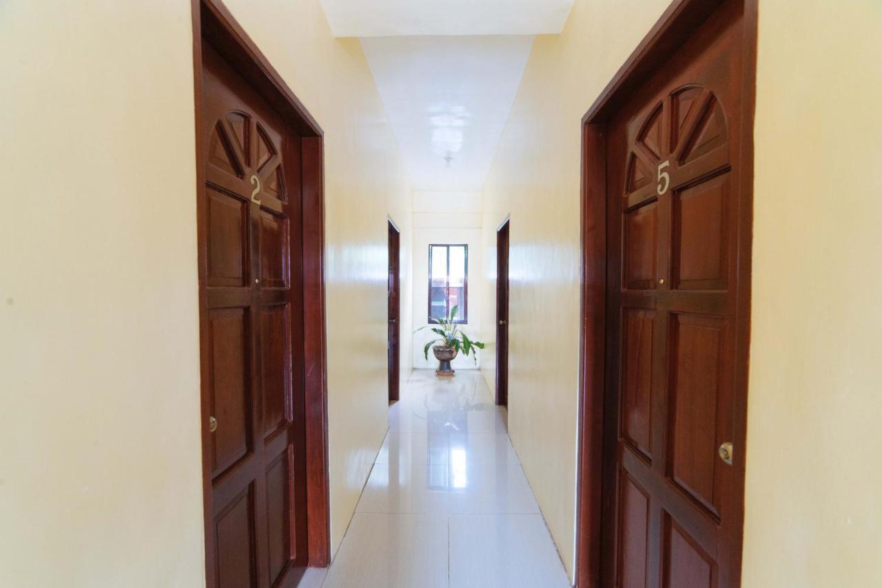 Готель Reddoorz @ D Maagma Street Калібо Екстер'єр фото
